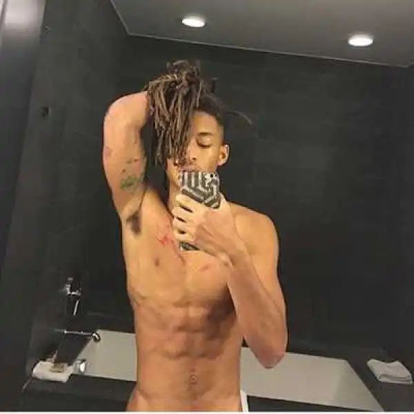 Jaden Smith shows off his 6-pack abs in sizzling shirtless selfie
